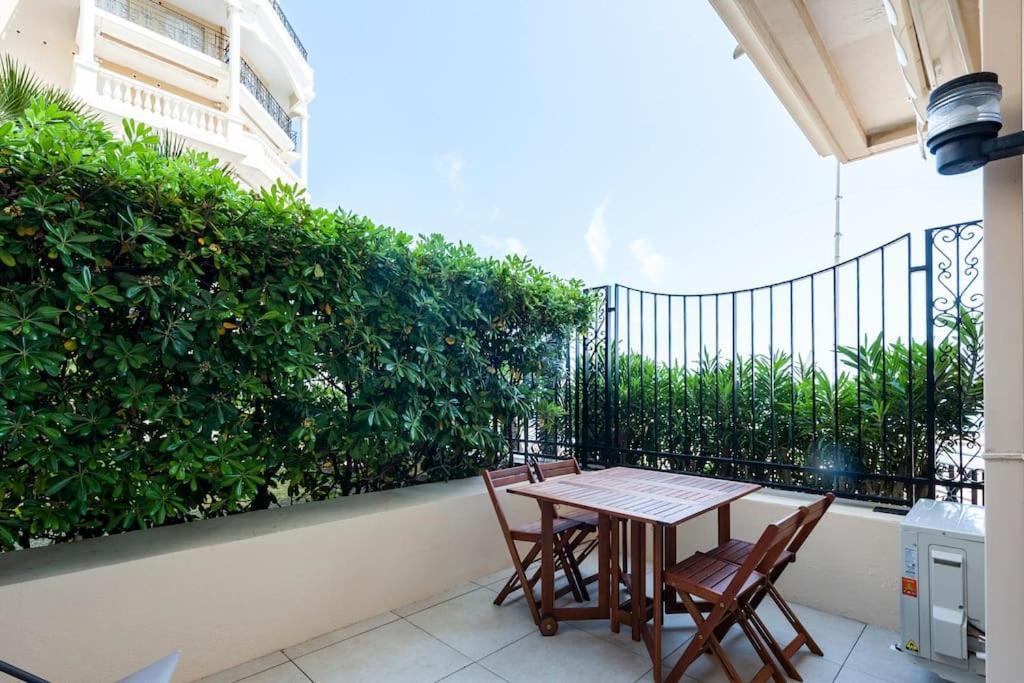 Superbe Studio Avec Terrasse En Front De Mer Menton Eksteriør billede