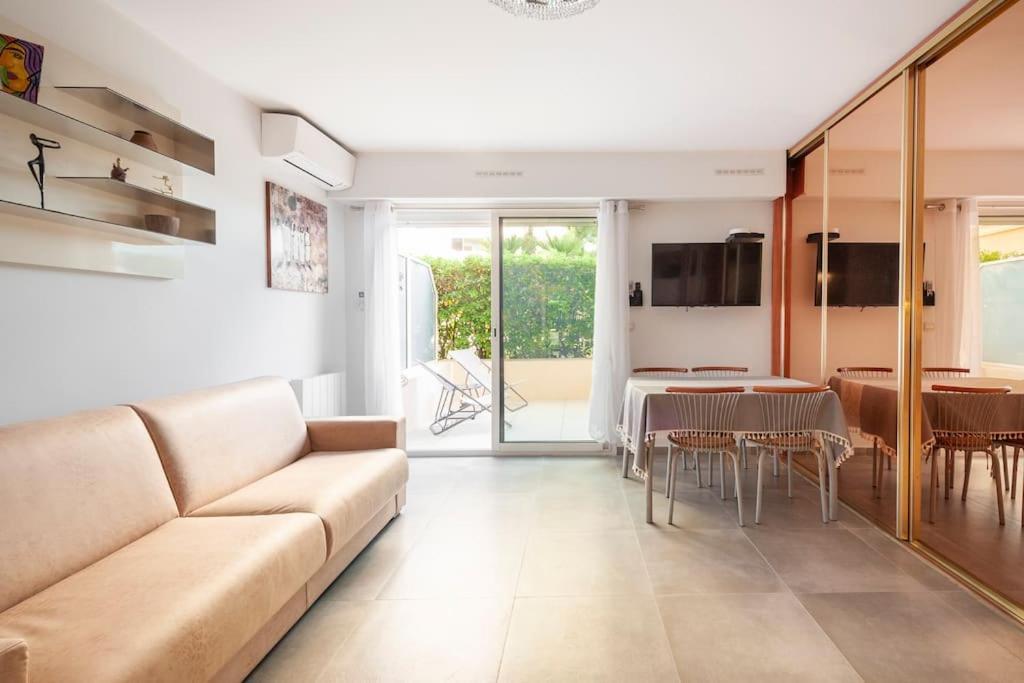 Superbe Studio Avec Terrasse En Front De Mer Menton Eksteriør billede