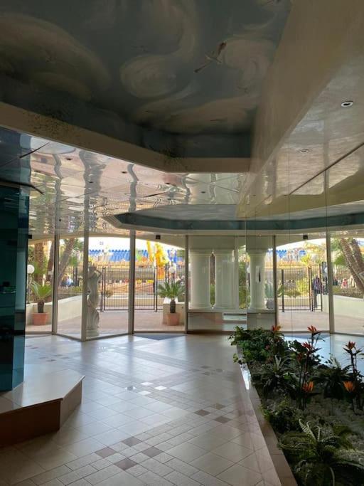 Superbe Studio Avec Terrasse En Front De Mer Menton Eksteriør billede