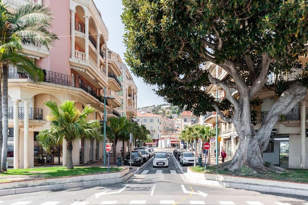 Superbe Studio Avec Terrasse En Front De Mer Menton Eksteriør billede