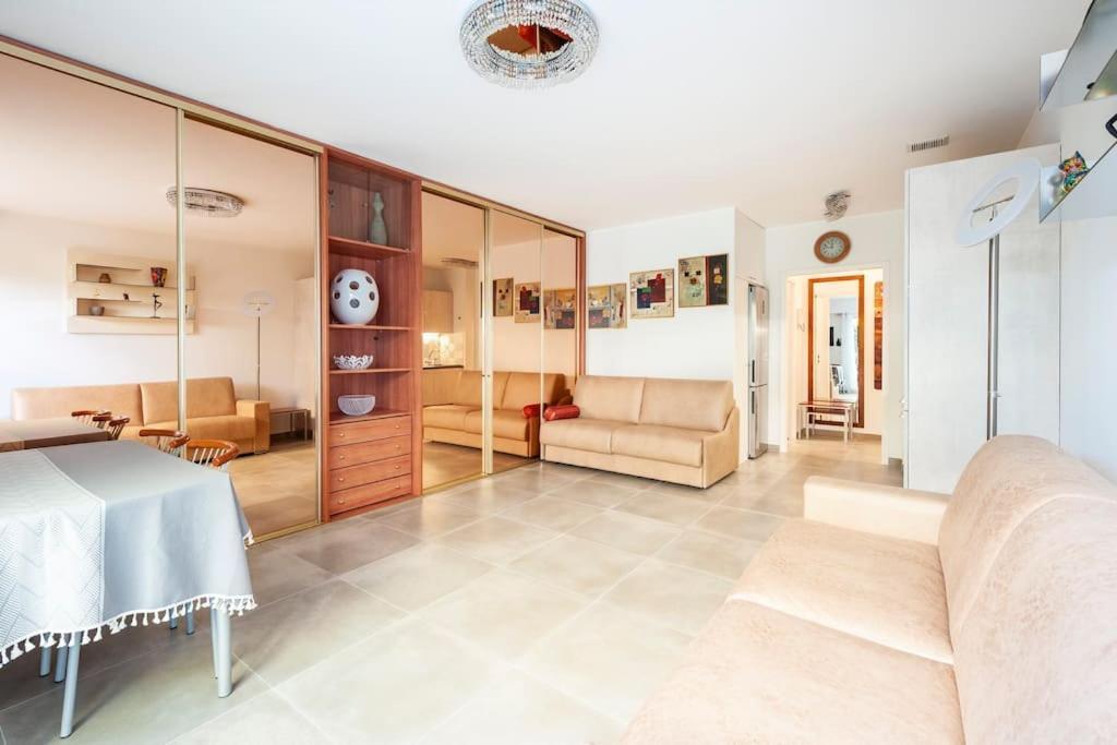 Superbe Studio Avec Terrasse En Front De Mer Menton Eksteriør billede