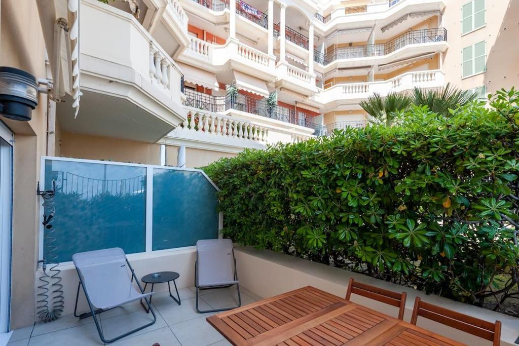 Superbe Studio Avec Terrasse En Front De Mer Menton Eksteriør billede